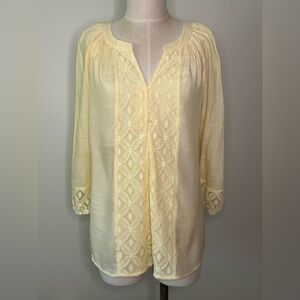 NWT Zac & Rachel Medium Yellow pullover top w/ 3/4 sleeves a lace embellishment